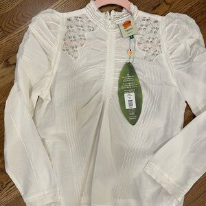 NWT 🔥 FARM Rio 20% Silk and 80 cotton White Ruffled Puff Sleeve Top